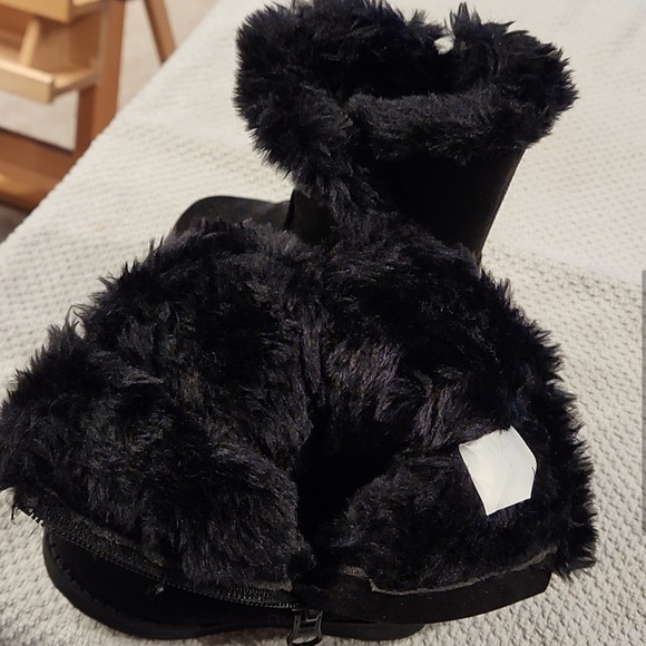 CAT & JACK LITTLE GIRLS BOOTS WITH SIDE ZIPPER SIZE 5 - Picture 3 of 5